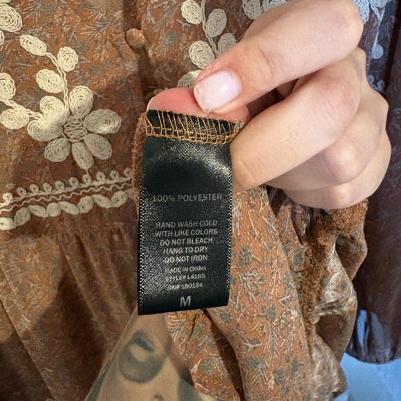 Embroidered button duster - Picture 6 of 7